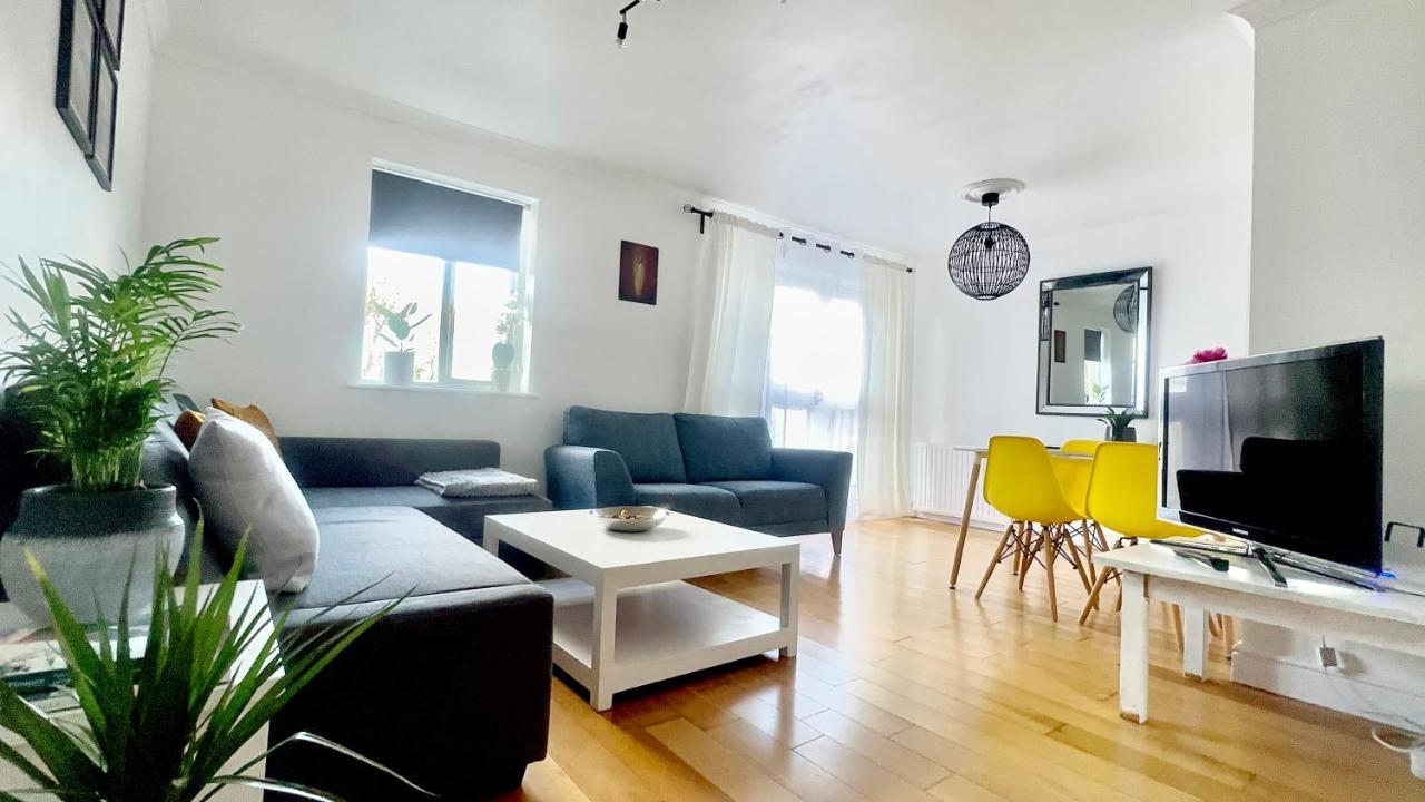 Amazing Location - City Of London- 2 Bedroom Stunning Canal View House With Private Garden,Parking & Balcony Bagian luar foto