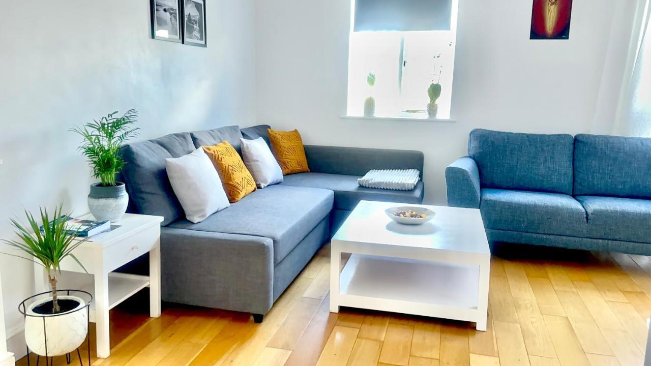 Amazing Location - City Of London- 2 Bedroom Stunning Canal View House With Private Garden,Parking & Balcony Bagian luar foto