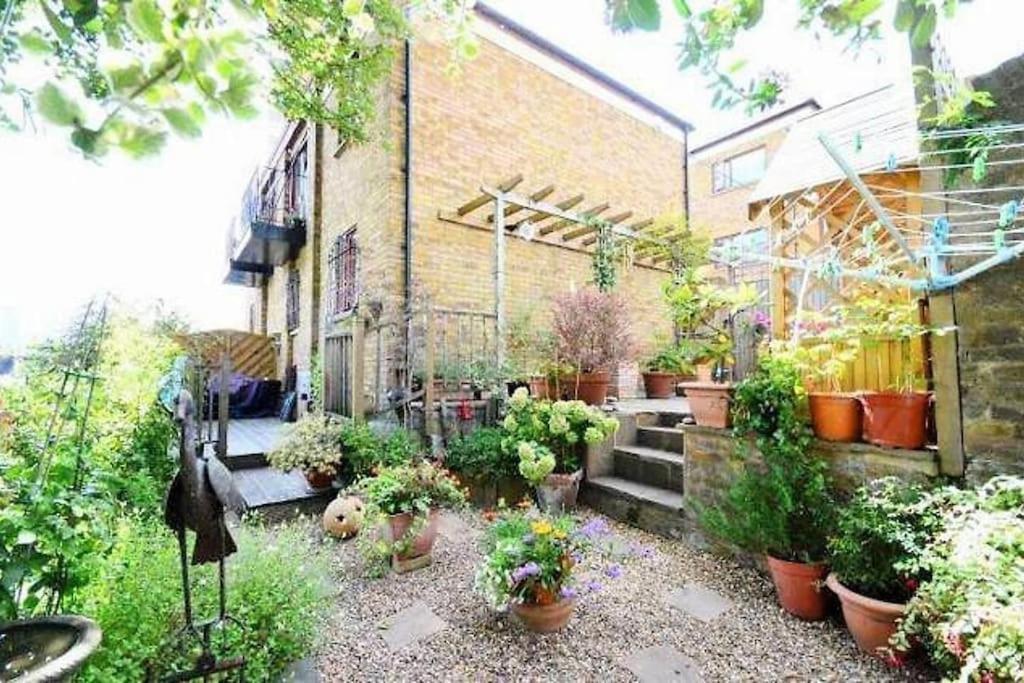 Amazing Location - City Of London- 2 Bedroom Stunning Canal View House With Private Garden,Parking & Balcony Bagian luar foto