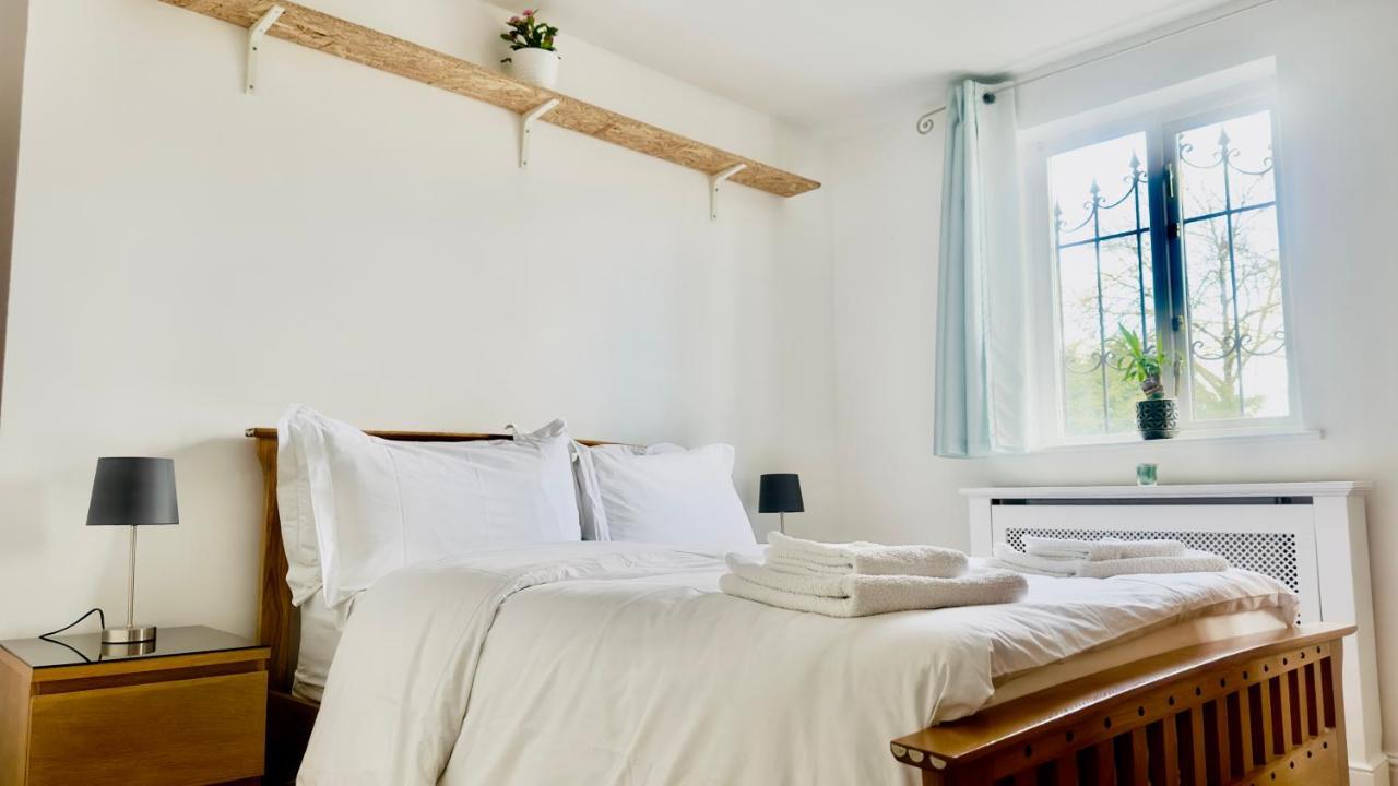 Amazing Location - City Of London- 2 Bedroom Stunning Canal View House With Private Garden,Parking & Balcony Bagian luar foto