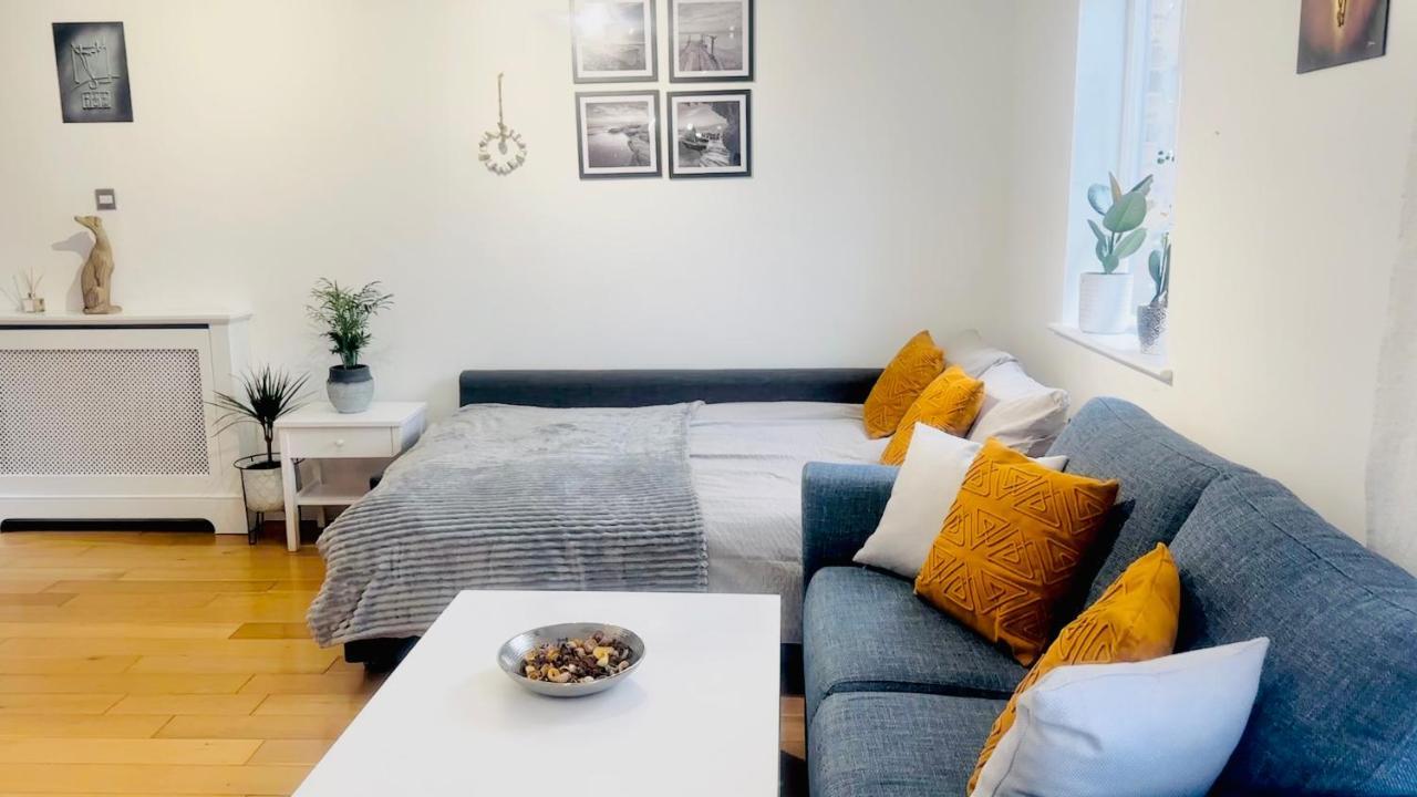 Amazing Location - City Of London- 2 Bedroom Stunning Canal View House With Private Garden,Parking & Balcony Bagian luar foto