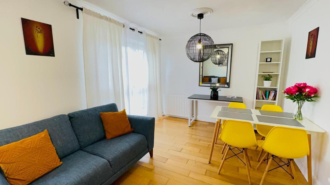 Amazing Location - City Of London- 2 Bedroom Stunning Canal View House With Private Garden,Parking & Balcony Bagian luar foto