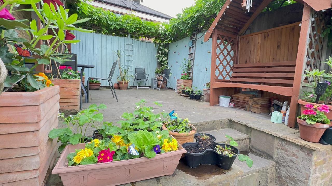 Amazing Location - City Of London- 2 Bedroom Stunning Canal View House With Private Garden,Parking & Balcony Bagian luar foto