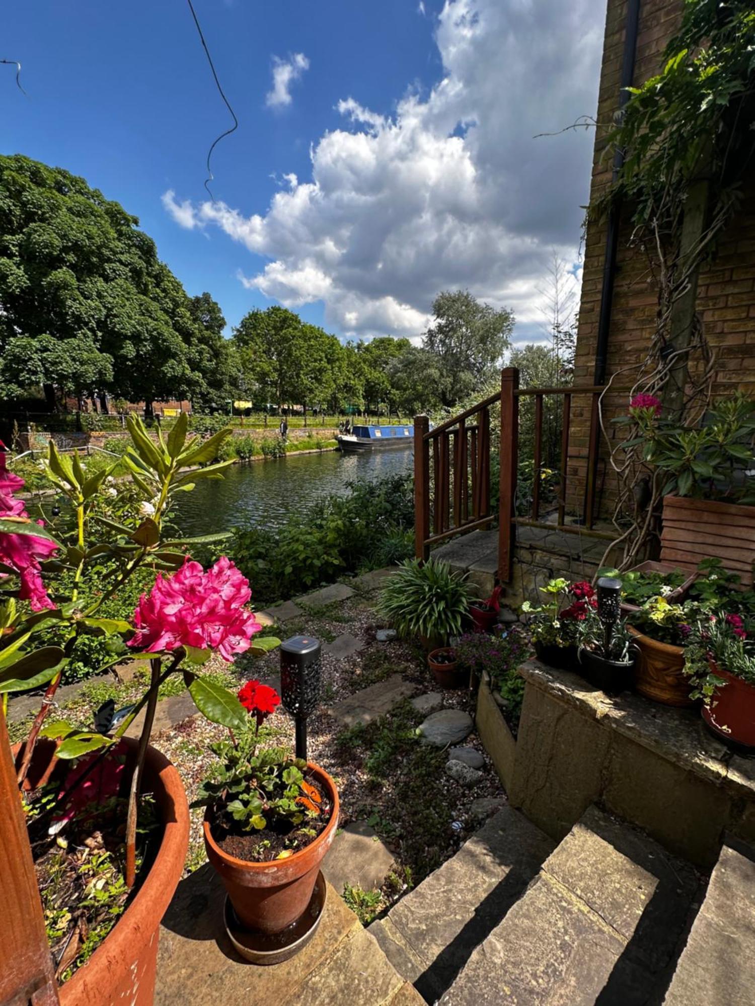 Amazing Location - City Of London- 2 Bedroom Stunning Canal View House With Private Garden,Parking & Balcony Bagian luar foto