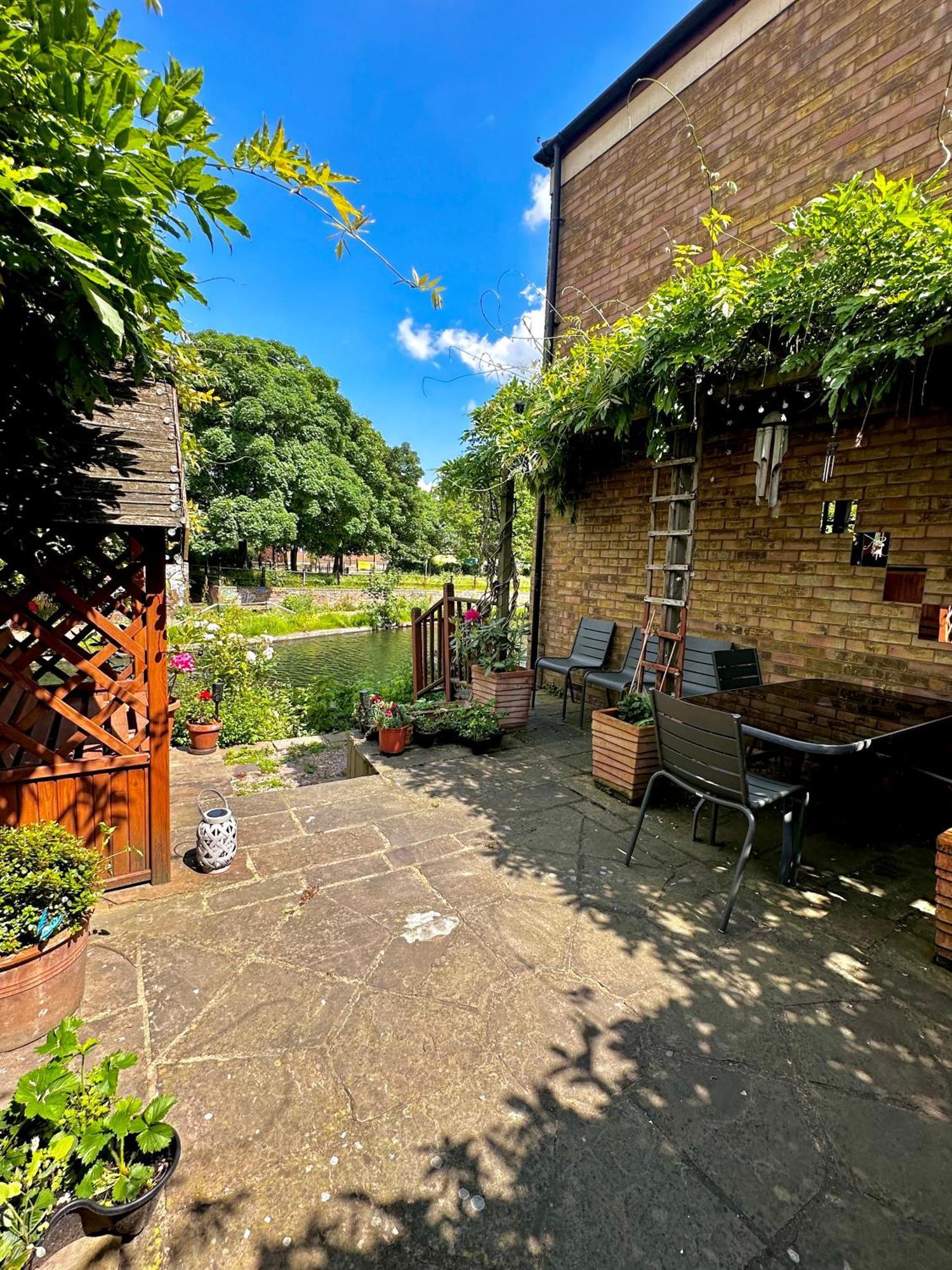 Amazing Location - City Of London- 2 Bedroom Stunning Canal View House With Private Garden,Parking & Balcony Bagian luar foto