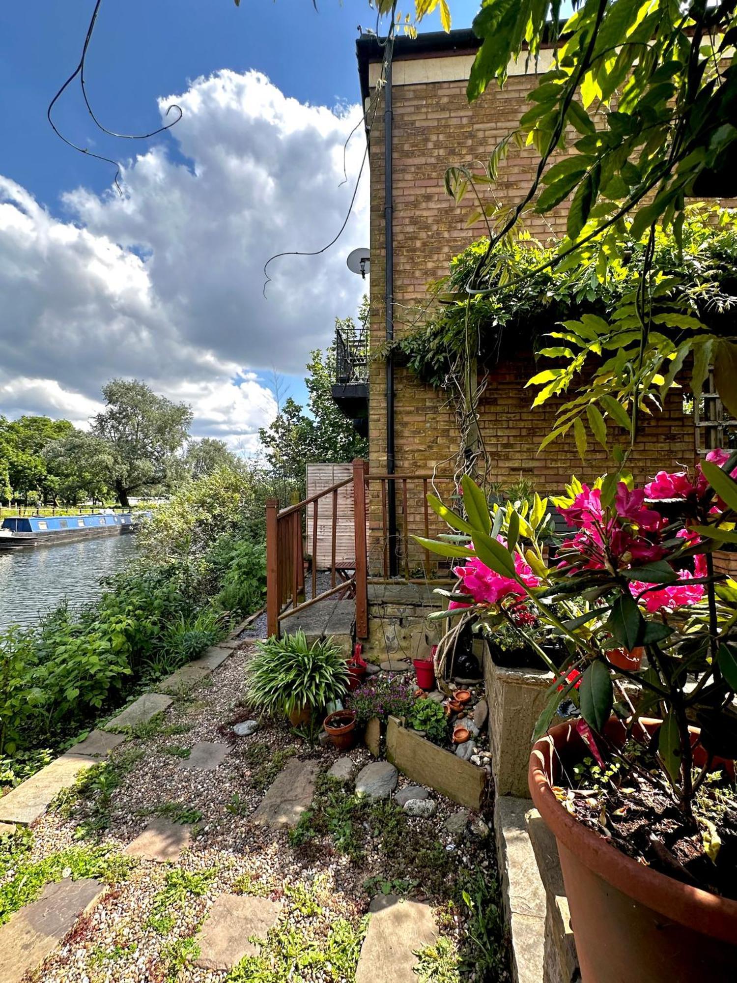Amazing Location - City Of London- 2 Bedroom Stunning Canal View House With Private Garden,Parking & Balcony Bagian luar foto